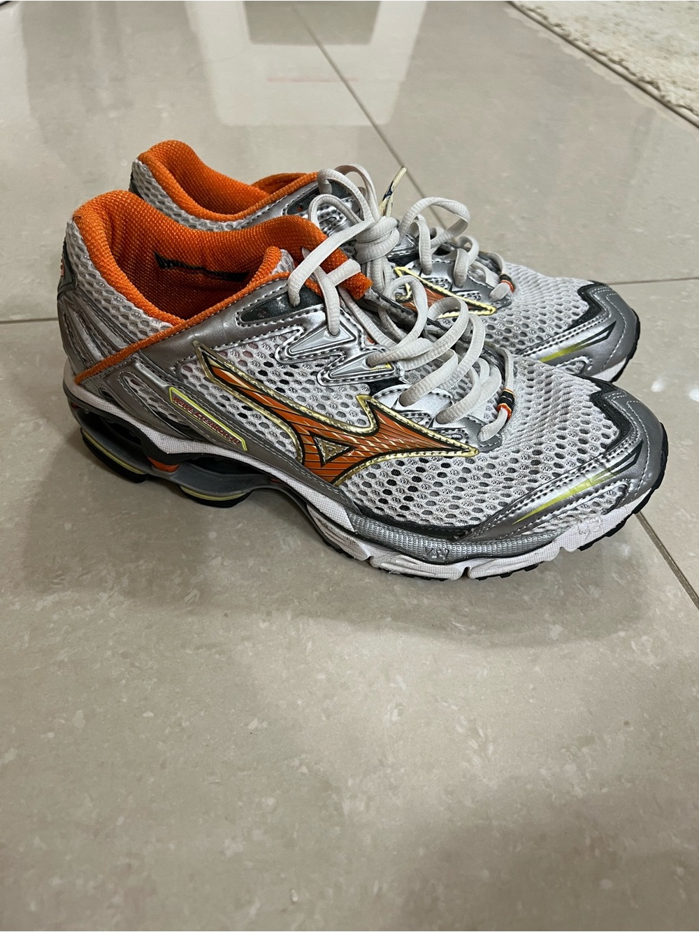 Mizuno Wave Creation 10 – Good Condition Gray and Orange Size 8 Women’s